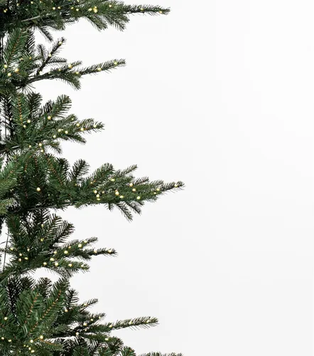 Vista 4 de Vickerman Árbol de Navidad artificial Yukon de 9 x 65 pulgadas con 1050 luces LED de bajo voltaje de 0.157 in, ramas con bisagras de metal