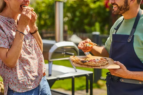 Vista 4 de Ooni Pala de pizza de madera de bambú de 12 pulgadas, espátula de pizza de 12 pulgadas, tabla de cortar pizza de madera, accesorios para horno