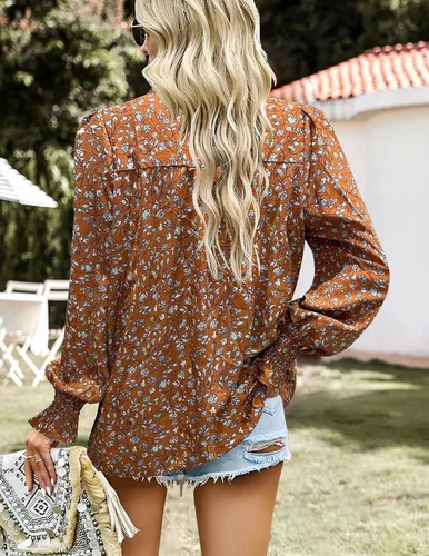 Vista 2 de HOTOUCH Blusas de manga larga para mujer, estilo bohemio, estampado floral, estilo casual, cuello en V, plisadas, con cordón ajustable