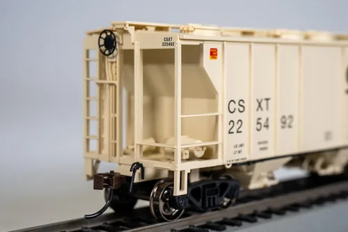 Vista 4 de Bachmann Trenes - Tolva cubierta de dos bahías PS-2 - Versión tardía - CSX® #225492 - Escala HO