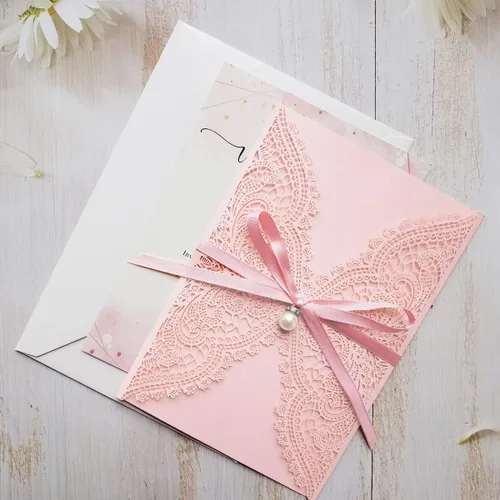 Vista 5 de 50 tarjetas de invitaciones de boda de encaje rosa con cintas y sobres para boda, despedida de soltera, compromiso, invitaciones de cumpleaños