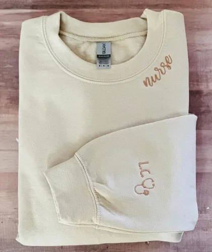 Vista 3 de IZI POD Sudadera bordada para enfermera, sudadera de enfermera para mujer, sudadera bordada personalizada para enfermera, regalo de enfermera