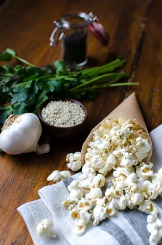 Vista 7 de Bob's Red Mill Palomitas de Maíz Blancas, 30 oz (Paquete de 1) - Sin OGM, Grano Entero, Vegano, Kosher