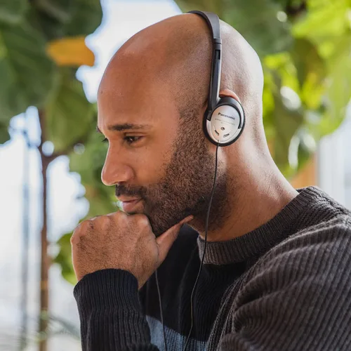 Vista 5 de Panasonic RP-HT21 - Auriculares ligeros con XBS, frecuencia de 16 Hz-22 kHz, impedancia de 16 ohmios, conectividad con cable