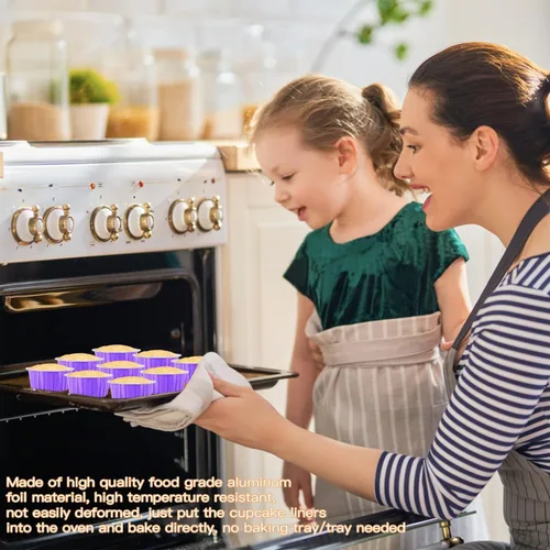 Vista 4 de Lainrrew Paquete de 50 tazas para hornear con tapas, moldes de papel de aluminio para magdalenas, moldes de papel de aluminio desechables, soportes