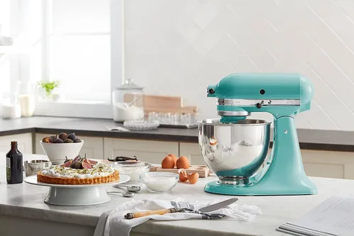 Vista 4 de KitchenAid Value Bundle Artisan Series - Batidora de pie inclinable de 5 cuartos de galón con batidor de borde flexible incluido, KSM150FEAQ, Aqua