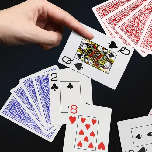 Vista 6 de INTEGEAR Juego de cartas de 2 barajas de póquer de plástico impermeable para Texas Holdem Poker Go Fish y más juegos de cartas, índice jumbo de 2.5