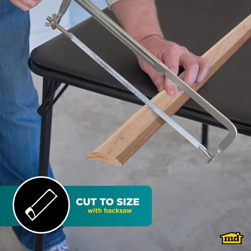 Vista 4 de M-D Building Products 85357 1-7/16 pulg. x 36 pulg. Borde de alfombra de madera dura sin acabado con tornillos