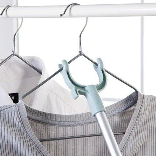 Vista 4 de LIFKOME Poste de ropa retráctil telescópico de largo alcance de 60 a 40.2 in, poste de tendedero ajustable con gancho, tenedor de secado de ropa