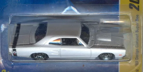 Vista 2 de Hot Wheels 2008-005 de 40 Nuevos Modelos Blanco '69 DODGE CORONET SUPER BEE Escala 1:64