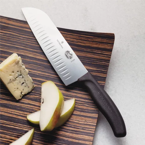 Vista 6 de Victorinox Swiss Classic - Juego de iniciación de cocina de 2 piezas, cuchillo Santoku de 7 pulgadas y cuchillo de pelar dentado de 3.25 pulgadas
