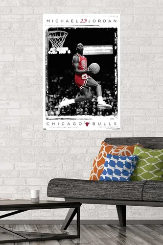 Vista 2 de Trends International Michael Jordan - Póster de pared Dunk, 22.375 x 34 pulgadas, versión premium sin marco