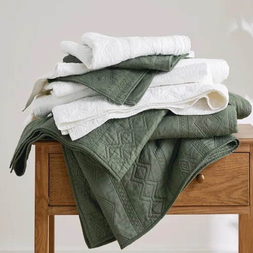 Vista 8 de Bedsure - Juego de edredón 100% algodón, tamaño King, colcha ligera y suave, juego de edredón de 3 piezas con costuras acogedoras, con 2 fundas