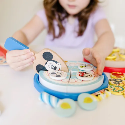 Vista 8 de Melissa & Doug Mickey Mouse - Juego de pizza de madera y pastel de cumpleaños (32 piezas) - Play Food