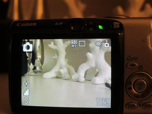 Vista 8 de Canon PowerShot SD700 IS 6MP Cámara digital Elph con zoom estabilizado de imagen 4x