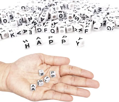 Vista 4 de Augshy 700 piezas de cuentas de letras blancas del alfabeto para hacer manualidades DIY (6 mm)