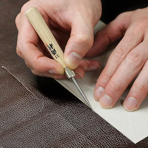 Vista 4 de KAKURI Herramienta de punzón para coser, raspar madera, cuero, punzón, encuadernación de libros, punzón afilado de acero inoxidable japonés de 7