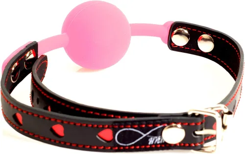 Vista 3 de Mordaza de bola con mordaza de silicona rosa y correa ajustable de corazón rojo