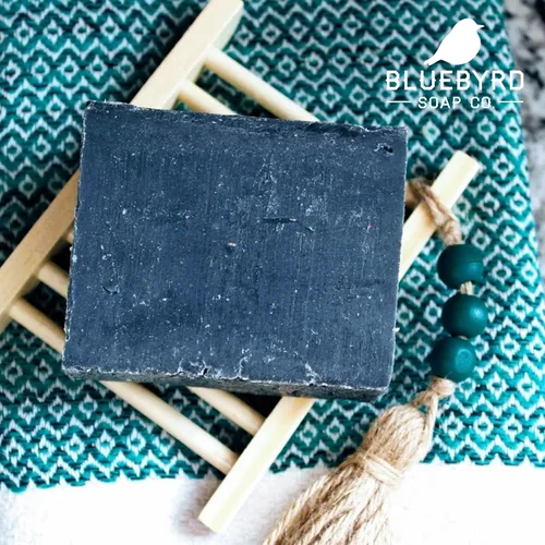 Vista 6 de Bluebyrd Jabón Manzanilla y Aloe Vera Barras de jabón de leche de cabra Barras limpiadoras de carbón activado orgánico hechas con leche fresca