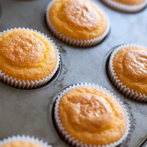 Vista 6 de Bolsas blancas para magdalenas, paquete de 300 unidades, envoltorios de papel para cupcakes de tamaño miniatura, se adapta perfectamente a cualquier