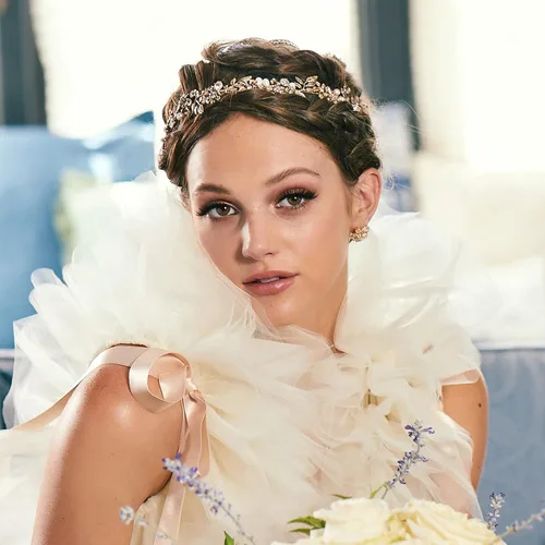 Vista 5 de KISS Las Musas, Pestañas Postizas, 'Noblesse', 12mm, Incluye 1 Par, Fácil de Aplicar, Racimos de Pestañas Reutilizables