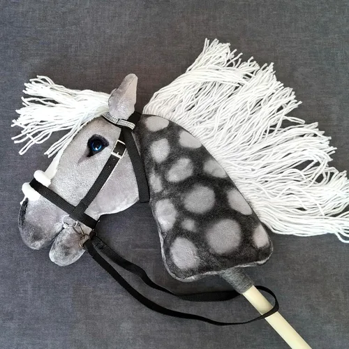 Vista 2 de Caballo de Juguete Tordo A3 con Palo para Niños Juguete de Caballo en Palo