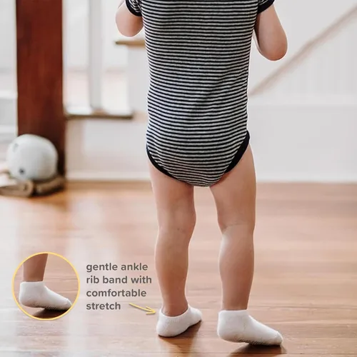 Vista 5 de Burt's Bees Baby Calcetines de tobillo para bebés niñas con agarres antideslizantes (paquete de 6)