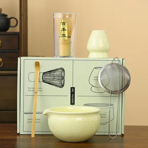 Vista 3 de Juego tradicional de ceremonia de té matcha, kit de 5 piezas con batidor de bambú, cuenco de cerámica, soporte, cuchara y colador, verde claro