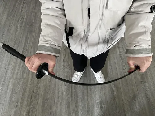 Vista 7 de Espadas Katana de anime de madera para cosplay, espada Samurai Tanjirou, espada Demon Slayer, cuchillo de rueda solar, color negro, 30.0pulgadas