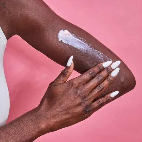 Vista 3 de Tree Hut, manteca corporal batida de karité, hidratación duradera que deja la piel suave e hidratada, ligera, nutritiva para el cuidado corporal