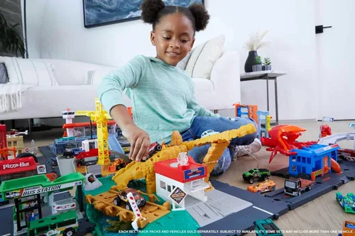 Vista 2 de Hot Wheels City Toy Track Set, Downtown Express Car Wash Playset with 1:64 Scale Vehicle, Foam Roller & Drying Flaps