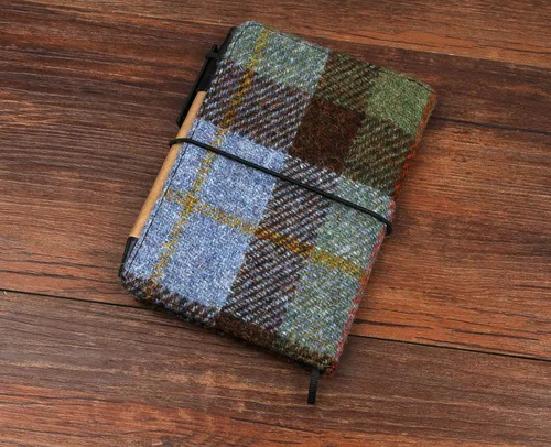 Vista 2 de Funda de libro Kraft para cuaderno de bolsillo 3.5X 5.5 pulgadas Harris Tweed (MacLeod Notebook Cover)