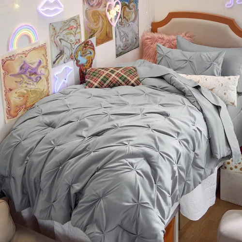Vista 24 de Bedsure Juego de edredón tamaño King extragrande gris - Juego de ropa de cama en una bolsa de 7 piezas, juego de cama pintuck GentleSoft™ gris
