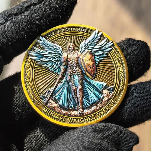 Vista 3 de La moneda de desafío del Arcángel Miguel vela por nosotros - Salmo 91:10-11 Moneda coleccionable religiosa inspiradora con estuche protector Paquete