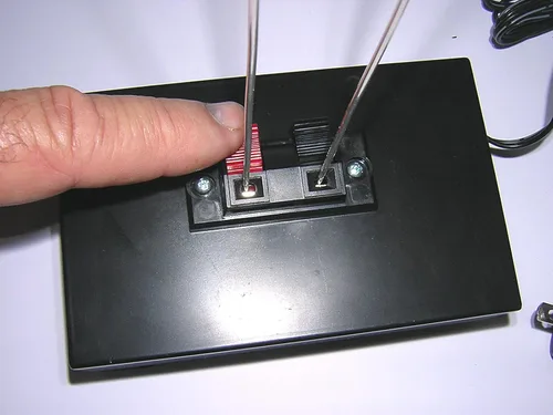 Vista 3 de LifeForce Devices - Generador de plata coloidal compacto EZ-2 Barebones con cables de calibre 14