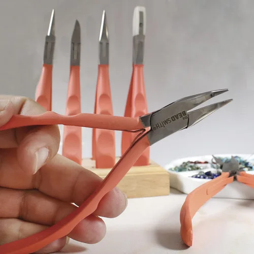 Vista 3 de The Beadsmith Alicates de nariz de cadena doblada de tacto satinado, 5.75 pulgadas (5.709 in) con cabeza de acero pulido, cómodas asas de agarre