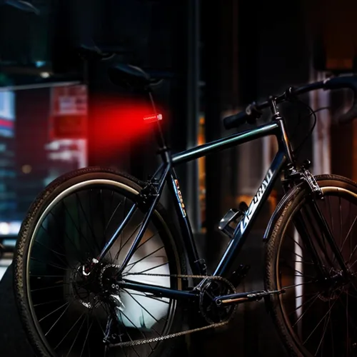 Vista 5 de Luz trasera de bicicleta, recargable por USB, luz trasera de 40 horas de larga duración, luz trasera LED brillante, 5 modos, IPX5 impermeable, luces