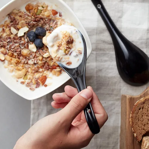 Vista 6 de DOWAN Cucharas de sopa, cerámica china, cucharas de sopa asiáticas, cuchara japonesa blanca grande para Ramen Pho Wonton Dumpling Miso, diseño