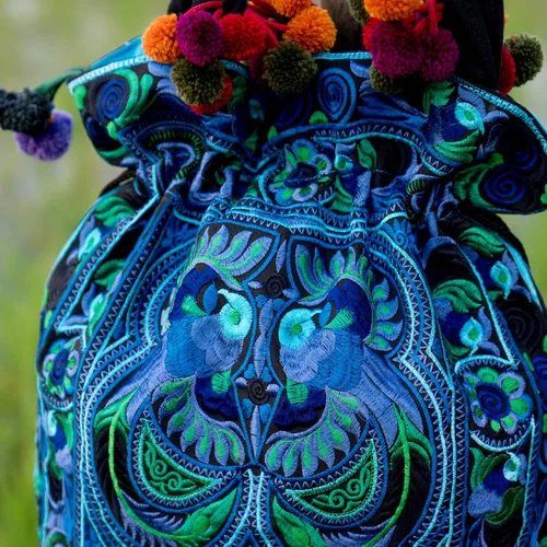 Vista 5 de changnoi Bolsa de mano con cordón hecho a mano, bolsa de compras bordada Hmong Tribes