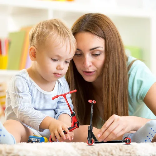 Vista 4 de Civaner 22 patinetas pequeñas para dedos, incluye mini scooters, pantalones de dedo, ruedas de repuesto, herramientas a juego para escritorio