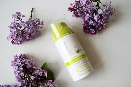 Vista 2 de GREAT CLIPS Solutions Glossing Multi-Task Cream, 3.4 oz Domar el encrespamiento y los vuelos Suaviza y suaviza el cabello