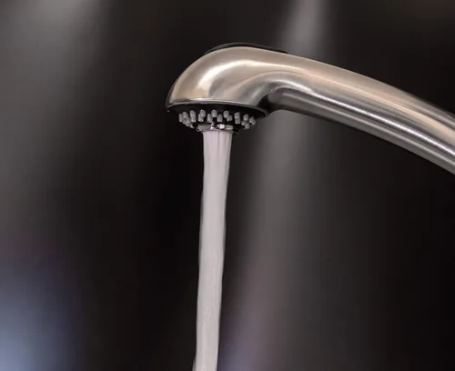 Vista 5 de Dura Faucet - Llave de cocina extraíble para vehículos de 5 ruedas, remolques, casas rodantes, cámper, Blanco