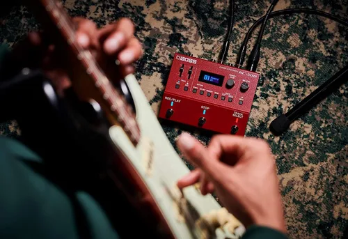 Vista 5 de BOSS RC-500 Loop Station Looper Avanzado de Dos Pistas con Mezcla Integrada y Opciones de Control Profundo Calidad de Sonido Líder en su Clase