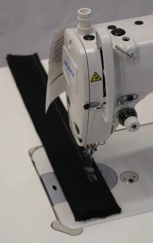 Juki DDL-8700 Máquina de coser recta de alta velocidad con mesa, lámpara LED, sistema de posición de aguja | Máquina de costura de una sola aguja