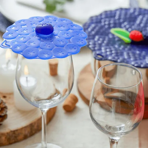 Vista 2 de Charles Viancin Juego de 2 tapas herméticas de silicona para bebida de arándanos, color azul