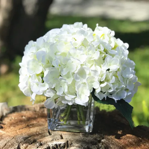 Vista 7 de Arreglos artificiales de flores de seda de hortensias en jarrón de vidrio cubo para boda casera