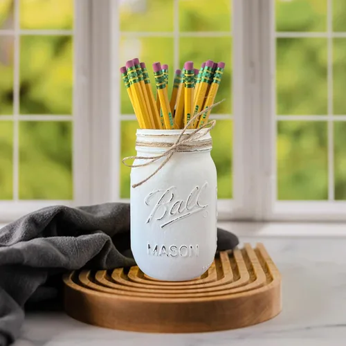 Vista 4 de Decoración de tarro Mason pequeño blanco – Tarro envejecido pintado a mano de 16 onzas – Portaplumas de estilo granja de 5 pulgadas o jarrón