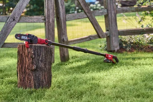 Vista 8 de SKIL PS4563B-10 PWR CORE 20 8" 20V Kit de sierra de poste, incluye batería de litio de 2.0 Ah y cargador, rojo