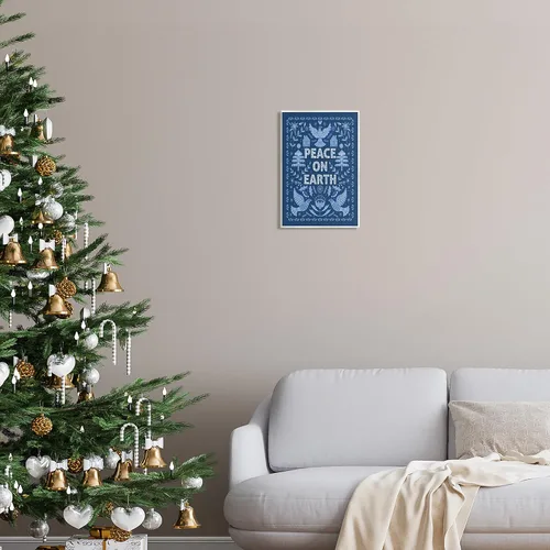 Vista 3 de Stupell Industries Arte de pared de madera de palomas azules de Paz en la Tierra, diseño de Caroline Alfreds Sin marco