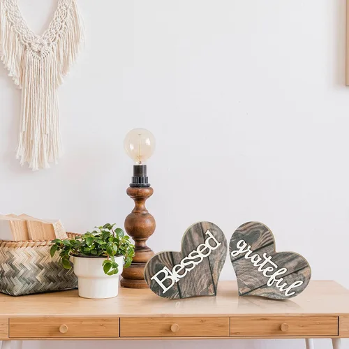 Vista 3 de Jetec 2 piezas de decoración de madera en forma de corazón, letrero de bendición rústica, decoración de corazón de madera de amor pequeño para San